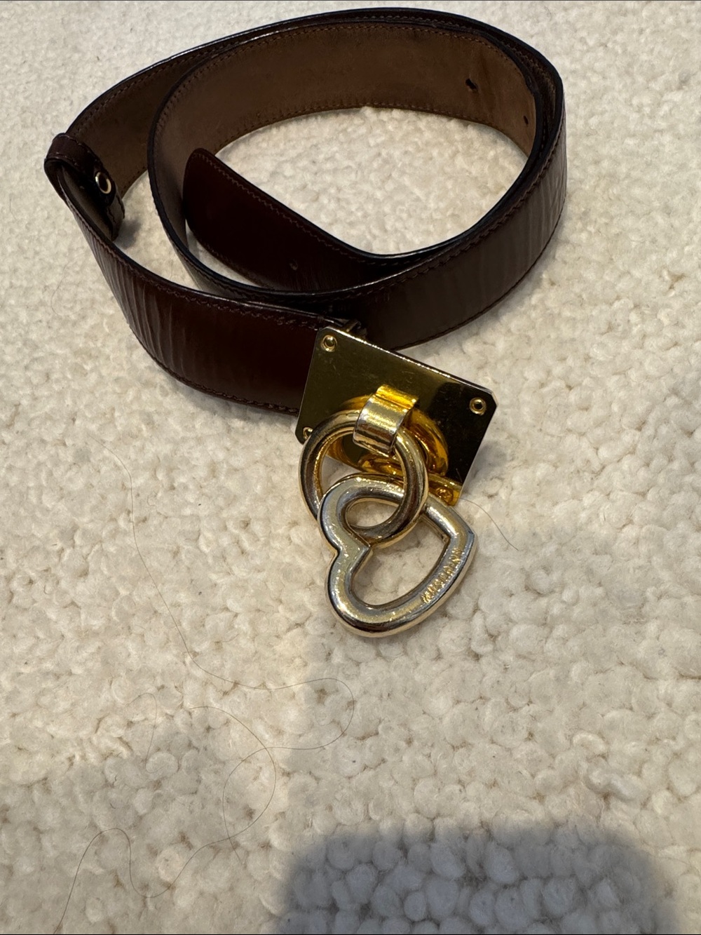 MOSCHINO RARE VINTAGE 90’s GOLDEN HEART LOCK CHARM BELT